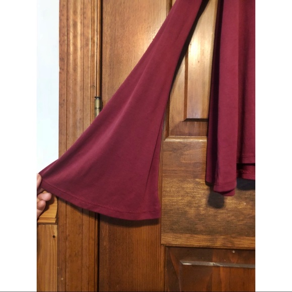 Hollister maroon cold shoulder bell sleeve top - Picture 3 of 4